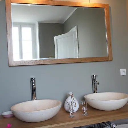 Alojamento de Acomodação e Pequeno-almoço Lassaubatju